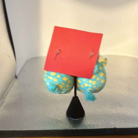 Squish, mellow earrings absolutely adorable. 3 inches wide and 3 inches long.​ - Picture 3 of 3